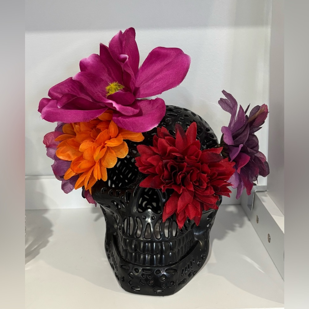Plastic Floral Black Skull Decor *BOGO Sale $15 &Under*